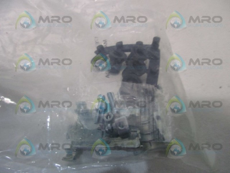 AMPHENOL 17E-1657-09 D SUB BACKSHELL * NEW IN FACTORY BAG *