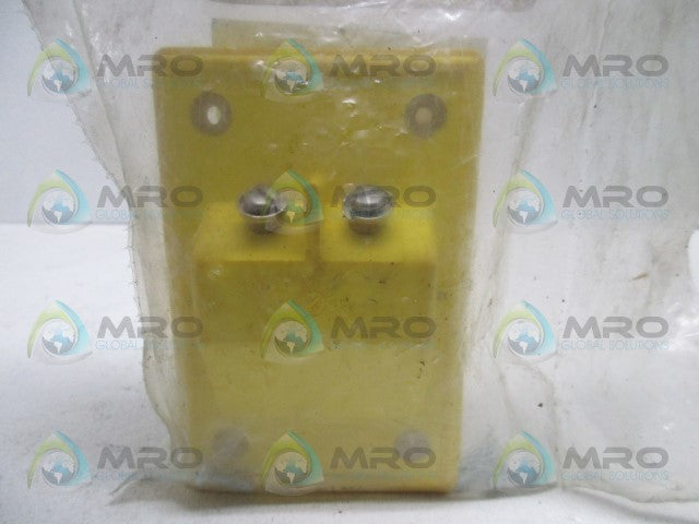 CROUSE HINDS X8381-19 RECEPTACLE * NEW IN FACTORY BAG *