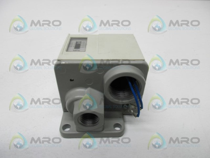 SMC IS3000-N02L1 PRESSURE SWITCH  NSNP