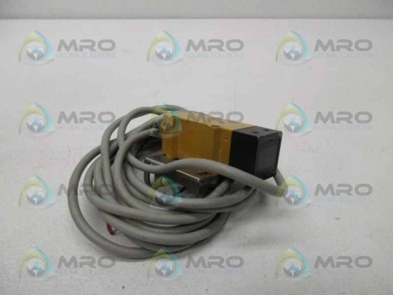 OMRON E3S-RS30B4-30 PHOTOELECTRIC SWITCH  UNMP