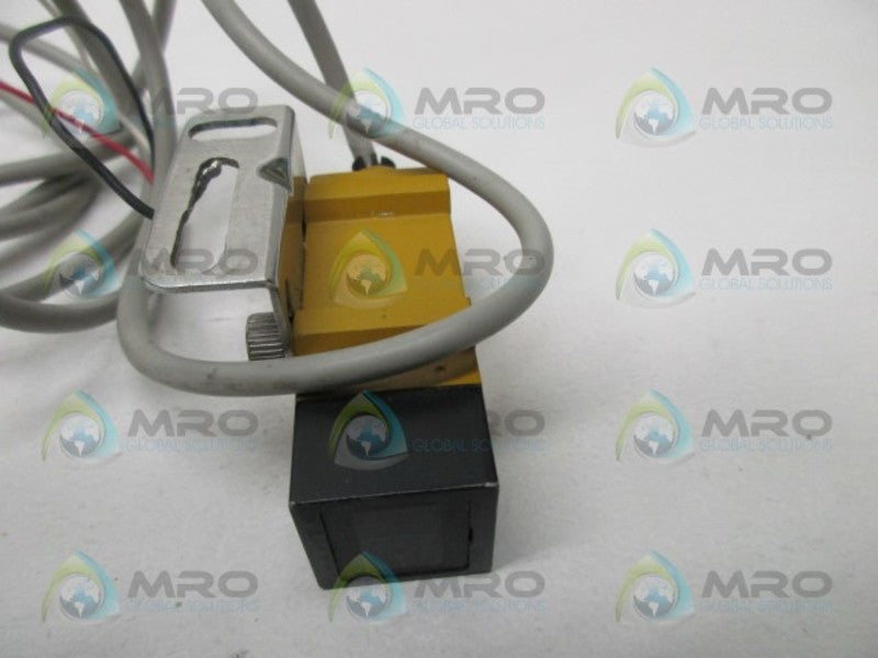OMRON E3S-RS30B4-30 PHOTOELECTRIC SWITCH  UNMP