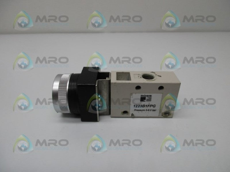 ROSS 1223B1FPG FLUSH MOUNTED GREEN PUSHBUTTON  UNMP