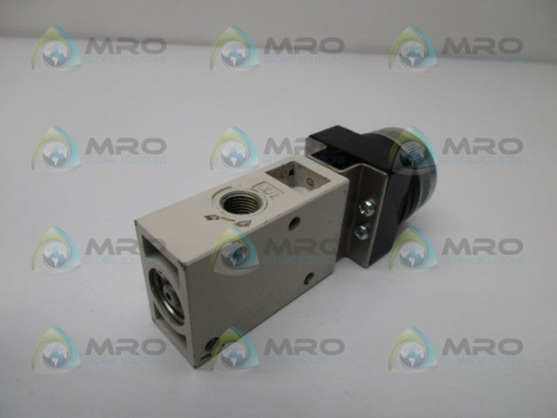 ROSS 1223B1FPG FLUSH MOUNTED GREEN PUSHBUTTON  UNMP