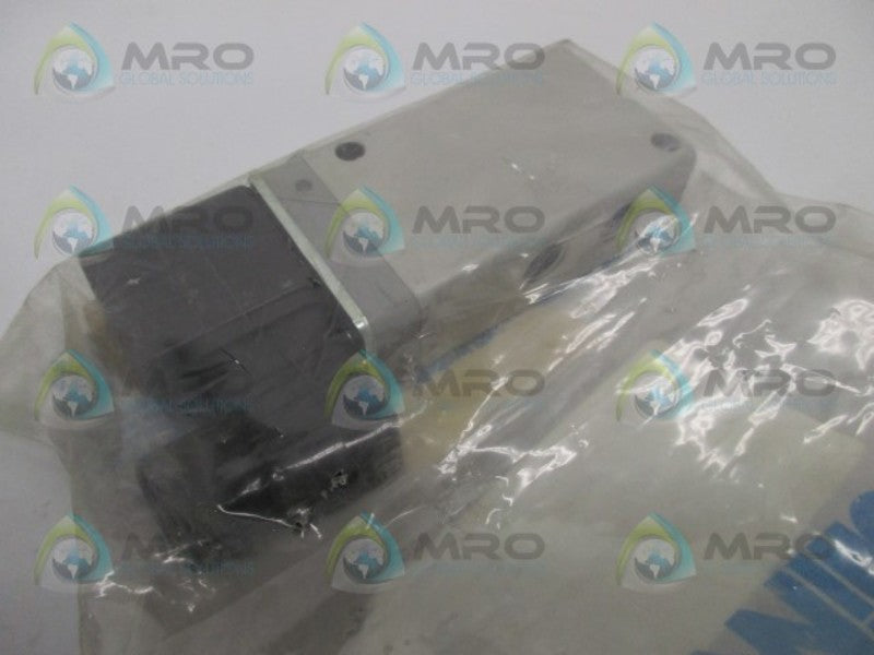 MILLER 315-525-1S SOLENOID VALVE * NEW IN FACTORY BAG *