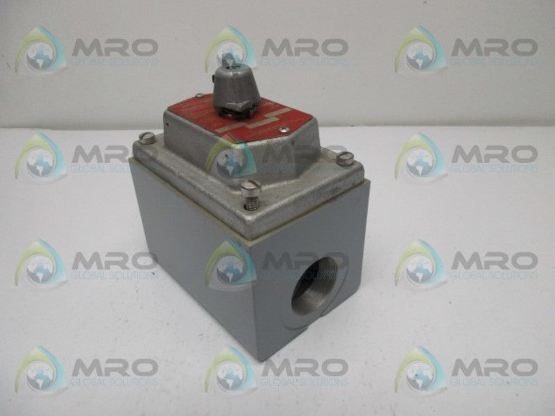 CROUSE HINDS DSD923 SELECTOR SWITCH  UNMP
