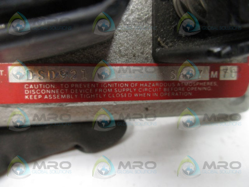 CROUSE HINDS DSD921-S697 3 POSITION 2 CIRCUIT SELECTOR SWITCH  NSMP