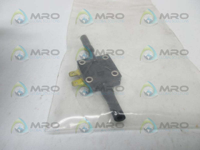 FAIRCHILD PSF-100A PRESSURE SWITCH 1-.5"  NSNP IN BAG