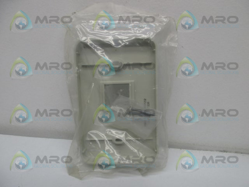 IBM 8310572 FACEPLATE 5.23X3.25" * NEW IN FACTORY BAG *