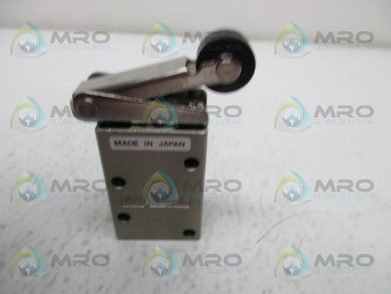SMC VM4 PNEUMATIC VALVE * NEW NO BOX *