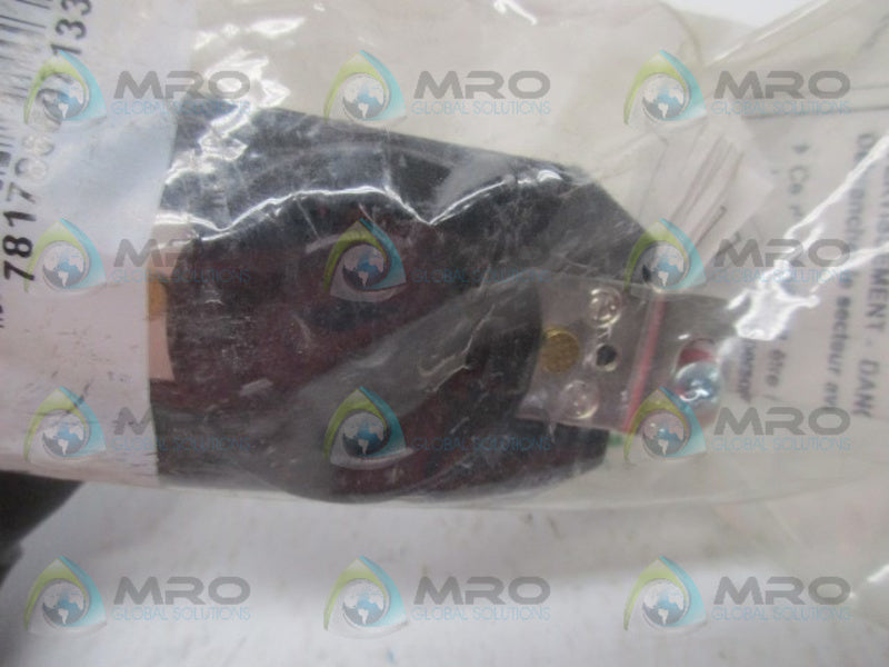BRYANT 71630FR LOCKING RECEPTACLE * NEW IN FACTORY BAG *