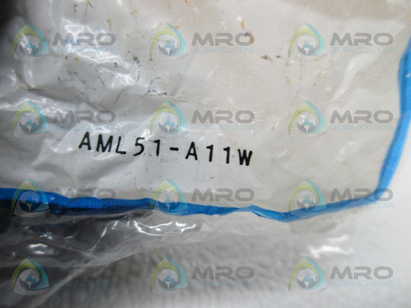 MICRO SWITCH AML51-A11W PUSHBUTTON SWITCH CAP WHITE * NEW IN FACTORY BAG *