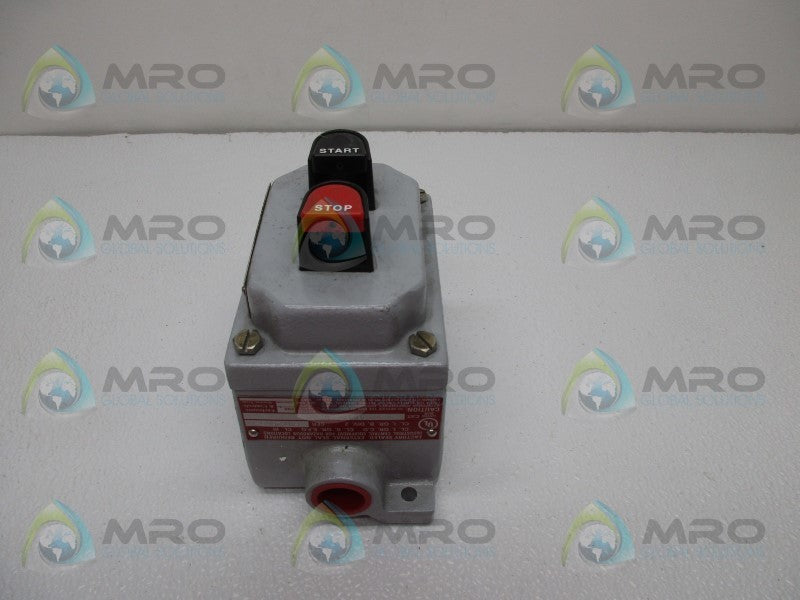 O-Z/GEDNEY SCAD12B2P3P START/STOP HAZARDOUS PUSHBUTTON STATION  NSNP