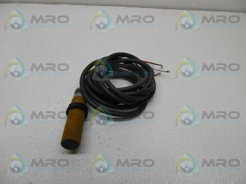 OMRON E3F-R2Z2 PHOTOELECTRIC SWITCH  UNMP