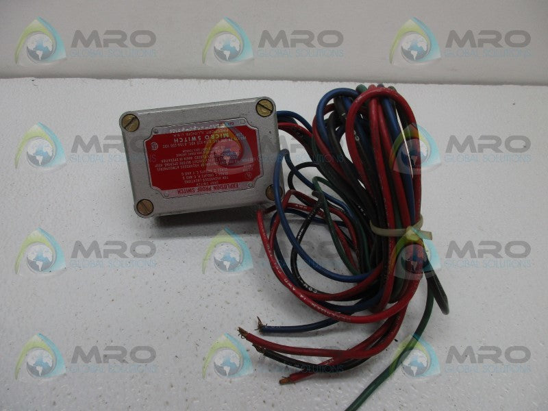 MICRO SWITCH EXD-AR30-3 EXPLOSION PROOF SNAP SWITCH W/ ROLLER ARM  UNMP