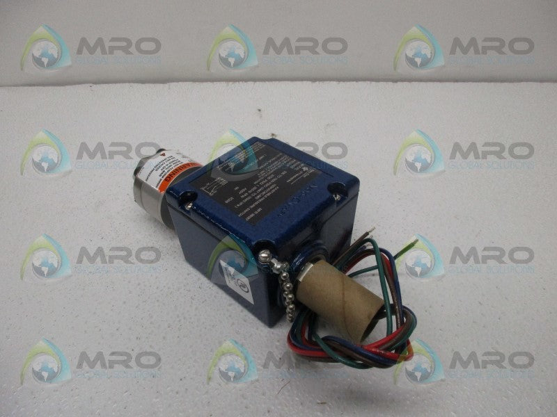 ITT 100P47C6CJMS ADJUSTABLE PRESSURE SWITCH  NSMP