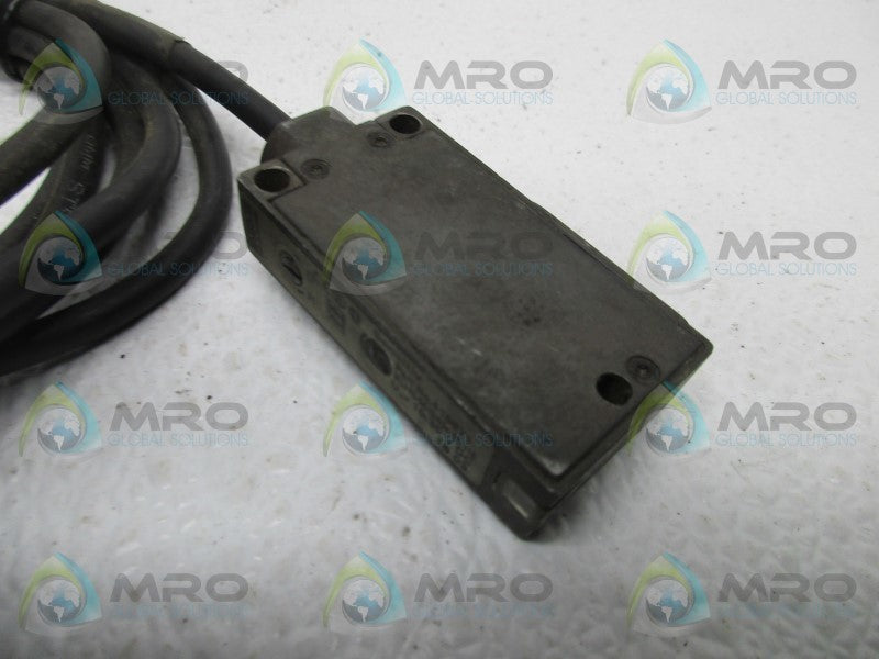 PEPPERL & FUCHS MLV40-54-G/40A/49/115 PHOTOELECTRIC SENSOR UNMP
