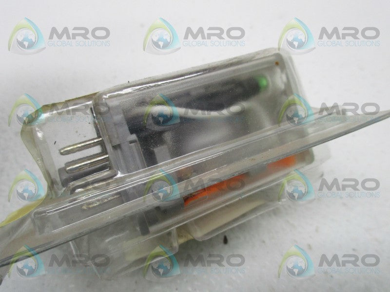 SIEMENS 3TX7112-1LF13 OCTAL RELAY BUTTON * NEW IN ORIGINAL PACKAGE *