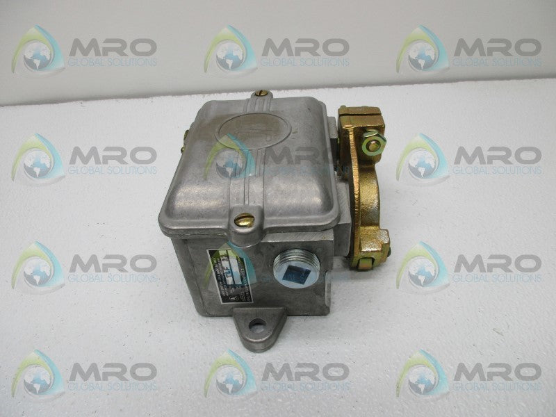 JOSLYN CLARK TLF22 LIMIT SWITCH * NEW NO BOX *