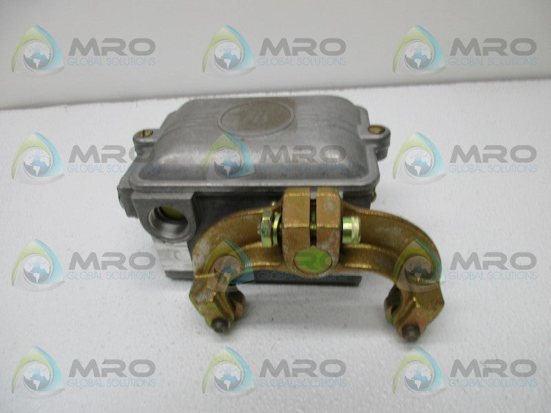 JOSLYN CLARK TLF22 LIMIT SWITCH * NEW NO BOX *