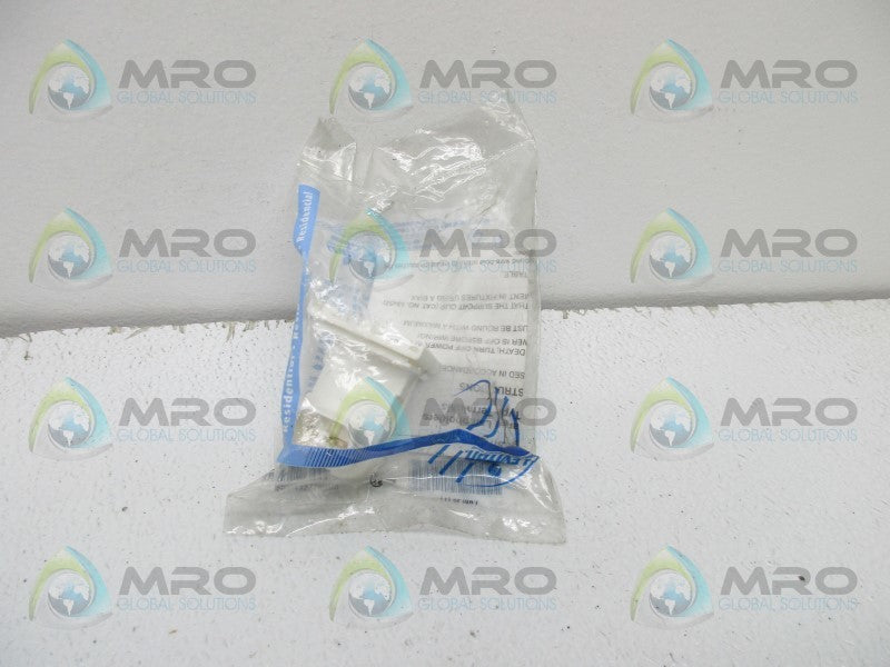 LEVITON 6LM93 FLORESCENT LAMPHOLDER * NEW IN FACTORY BAG *