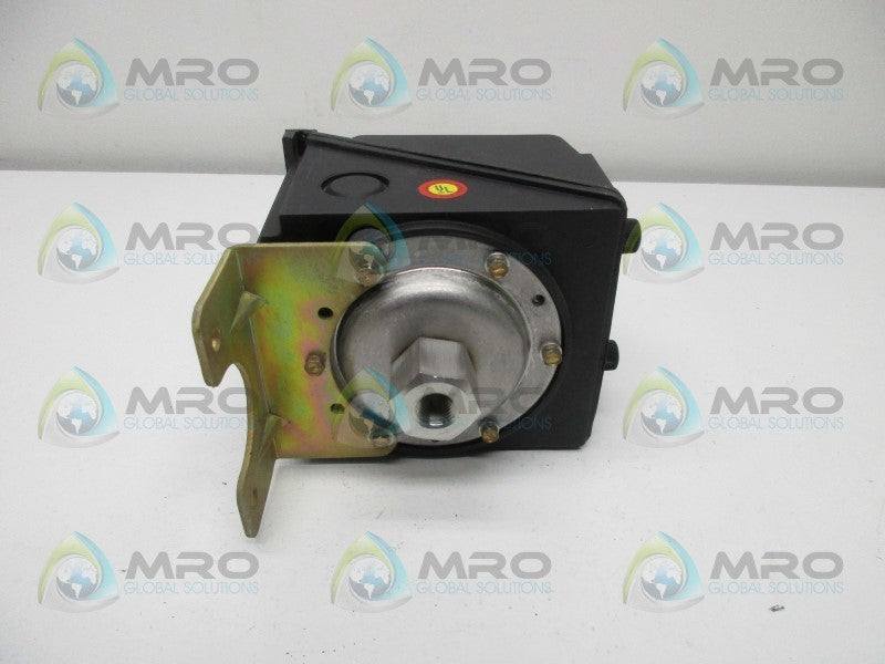 UNITED ELECTRIC TYPE H302 10-75-9751-553 PRESSURE SWITCH  NSNP