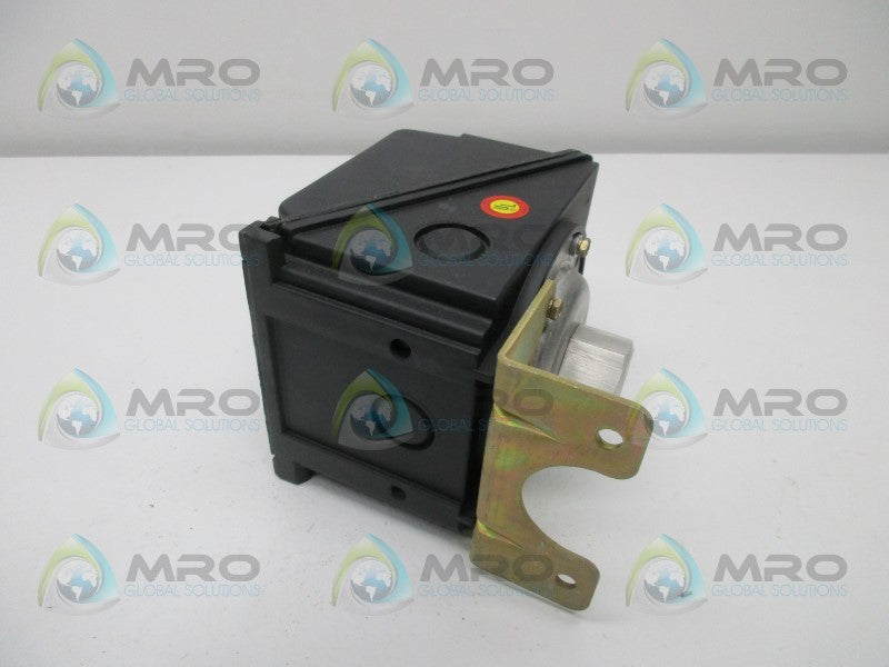 UNITED ELECTRIC TYPE H302 10-75-9751-553 PRESSURE SWITCH  NSNP