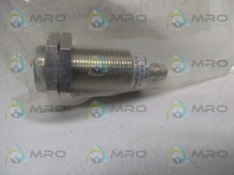 BAUMER IFRM18P1701/S35L INDUCTIVE PROXIMITY SENSOR * NEW IN FACTORY BAG *