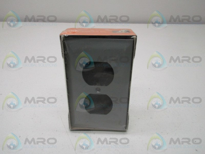 WIREMOLD G-3043BE DUPLEX RECEPTACLE COVER * NEW IN ORIGINAL PACKAGE *