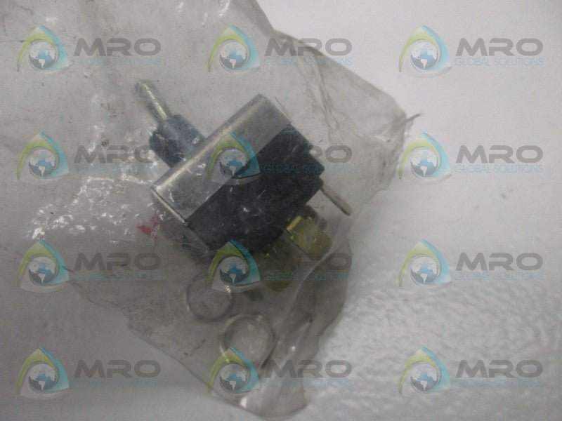 MCGILL 0140-3004 TOGGLE SWITCH * NEW IN FACTORY BAG *