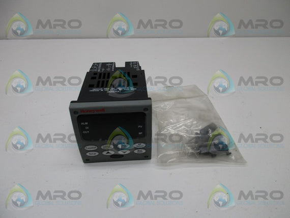 HONEYWELL DC3200-CB-000R-200-00000-E0-0 TEMPERATURE CONTROLLER * NEW NO BOX *