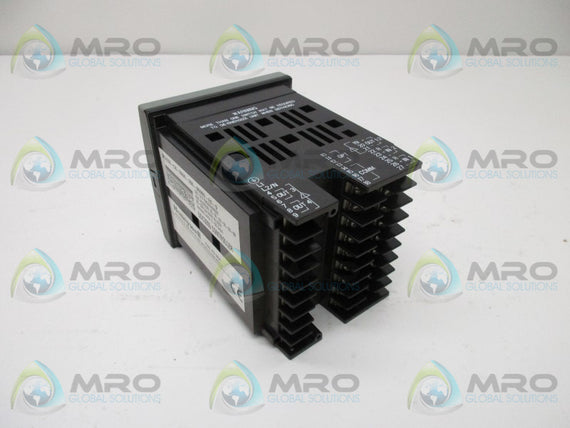 HONEYWELL DC3200-CB-000R-200-00000-E0-0 TEMPERATURE CONTROLLER * NEW NO BOX *