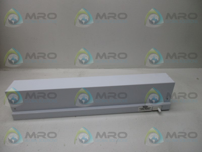 DAYKIN LIGHT-18 FLUORESCENT LIGHT FIXTURE  NSMP