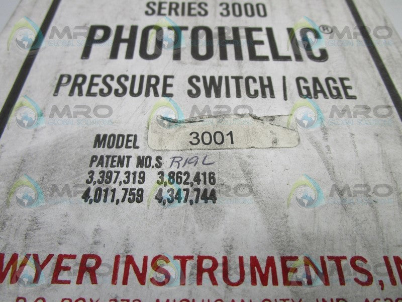DWYER 3001 PHOTOHELIC PRESSURE SWITCH GAGE  NSFS