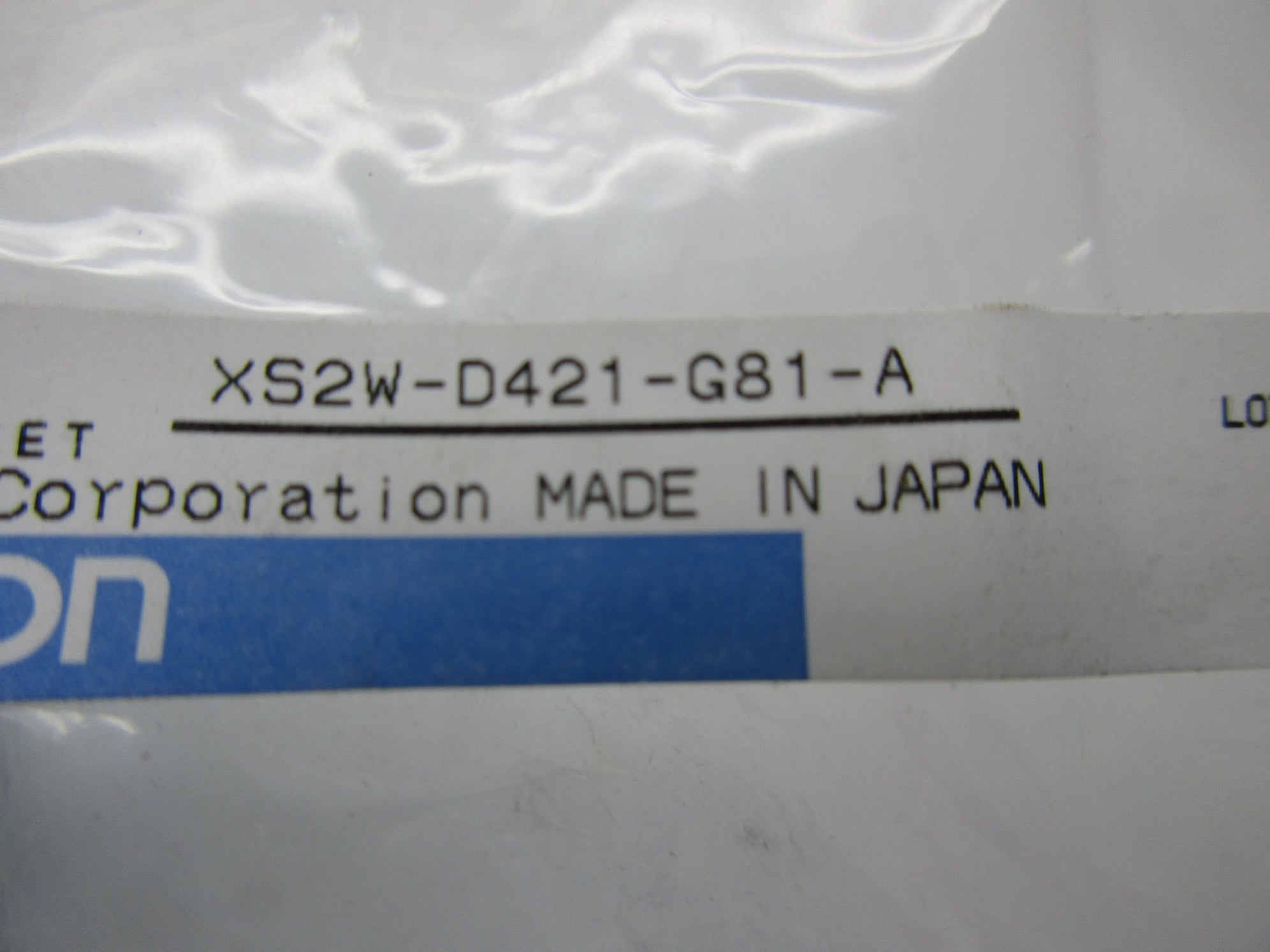 OMRON XS2W-D421-G81-A NSNP