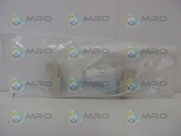 10132059 SCREW MOUNT HALOGEN  NSMP