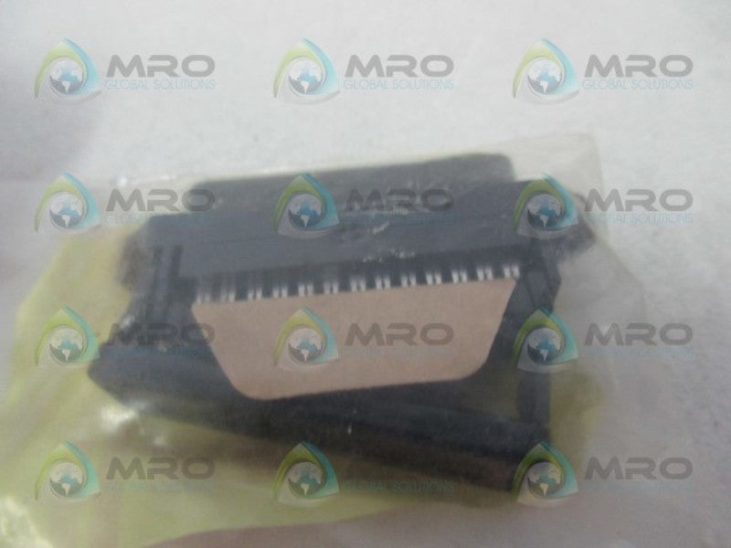 RS COMPONENTS 472-275 PLASTIC SOCKET  NSMP