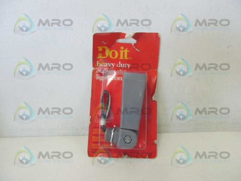 DO IT 561657 HEAVY DUTY SWIVEL BASE PHOTOCELL LAMP * NEW IN FACTORY BAG *