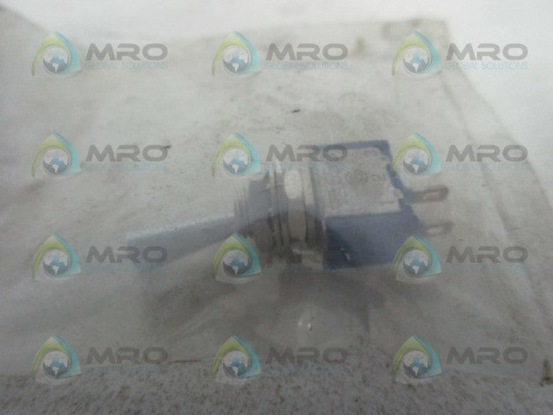 RADIO SHACK 275-634 TOGGLE SWITCH * NEW IN FACTORY BAG *