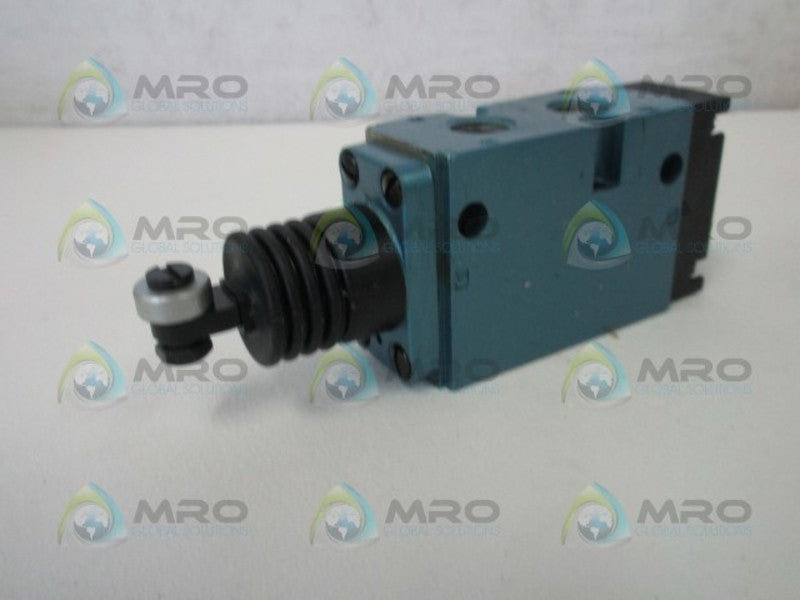MAC 180001-112-0013 PNEUMATIC VALVE * NEW NO BOX*