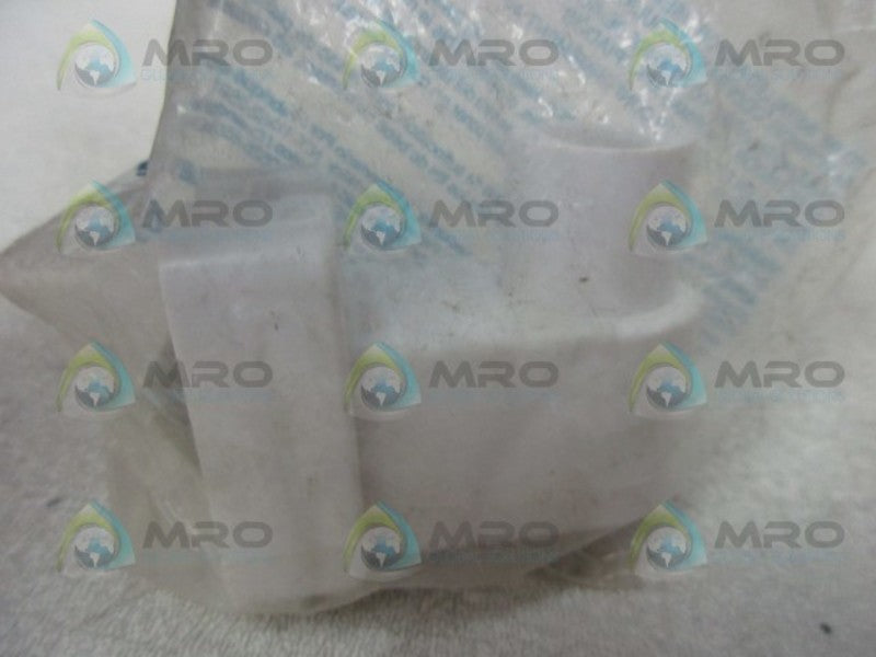 LEVITON 5C399 LAMP HOLDER * NEW IN FACTORY BAG *