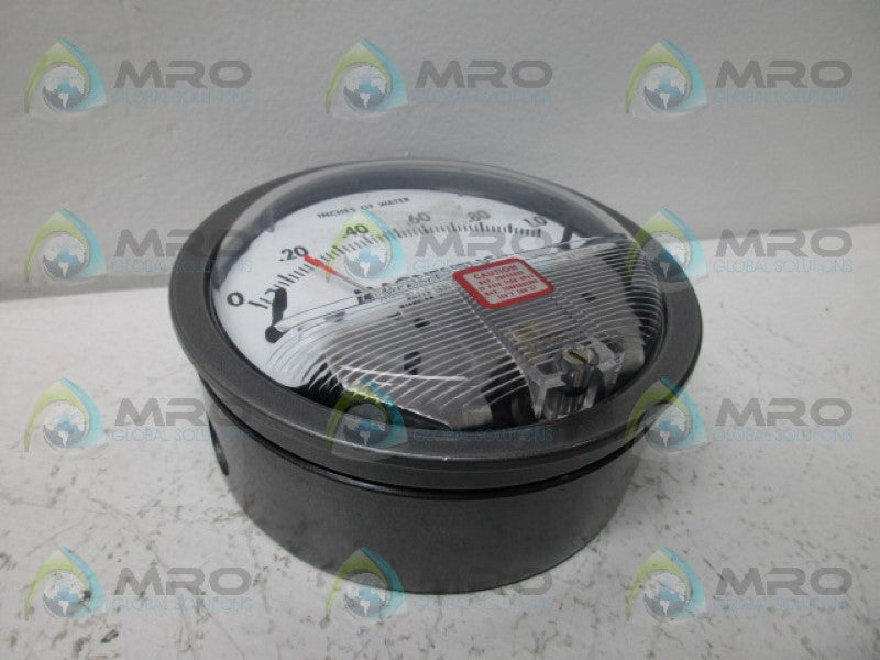 DWYER 2001 MAGNEHELIC GAUGE * NEW IN ORIGINAL PACKAGE *