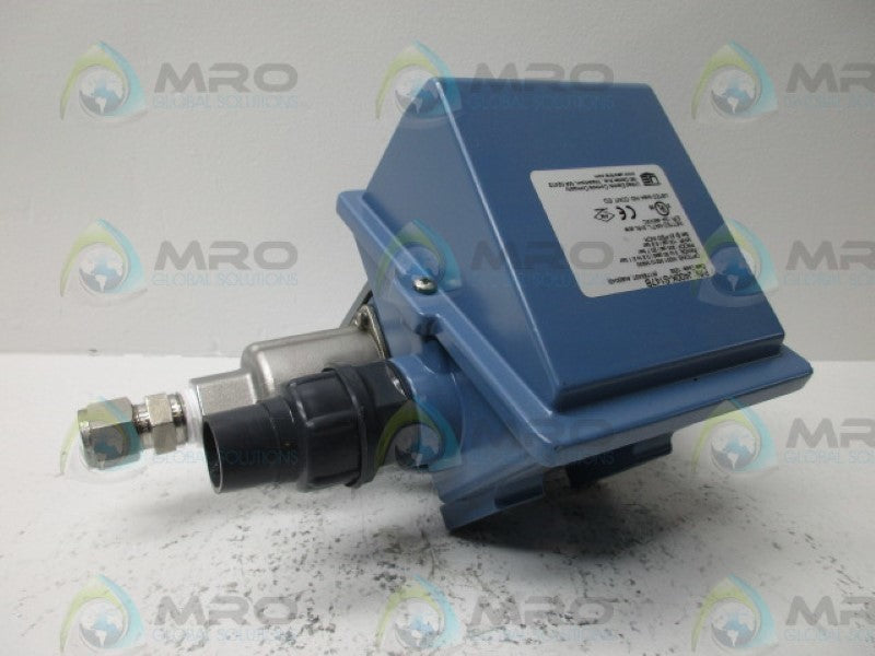 UNITED ELECTRIC J400K-S147B (AS PICTURED) *NEW NO BOX*