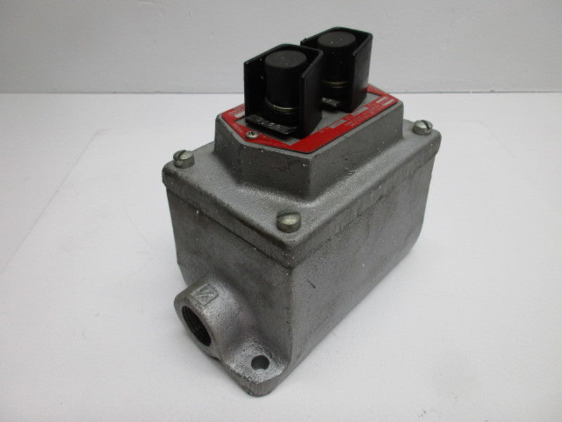 CROUSE HINDS EFS215 PUSH BUTTON STATION  UNMP