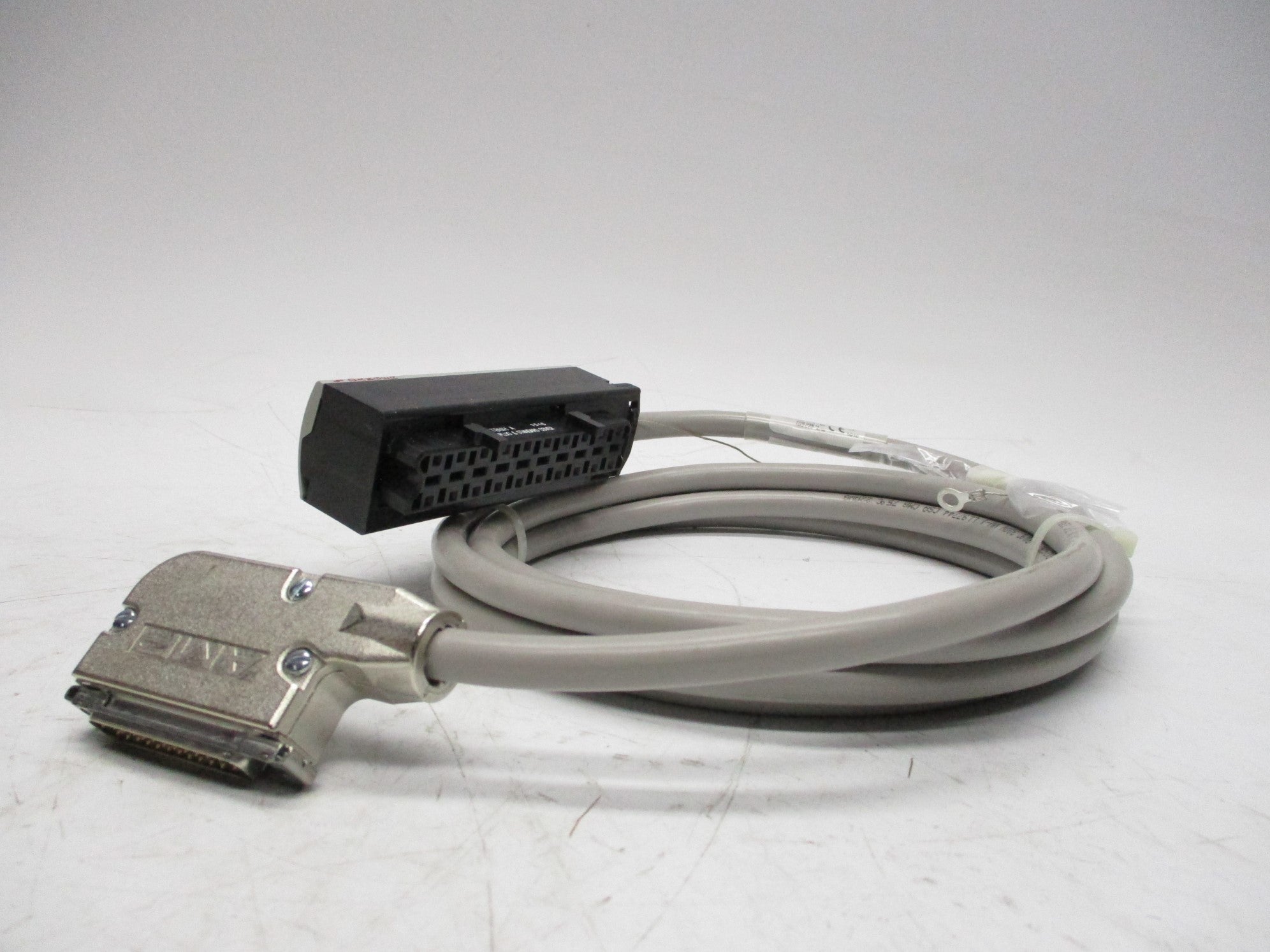 ALLEN BRADLEY 1492-ACABLE025Z SER. A (2.5M) (BR/WH) NSMP