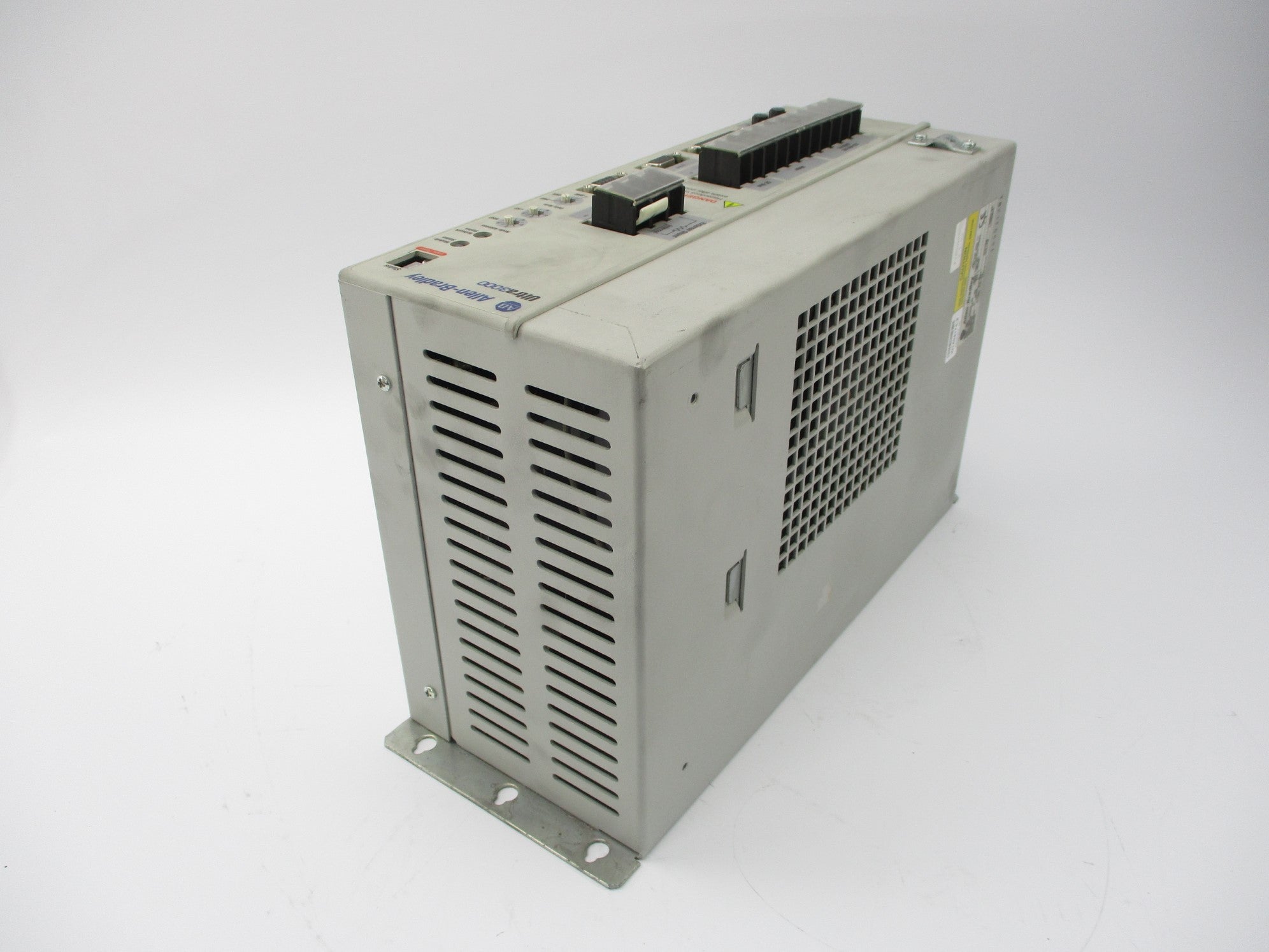 ALLEN BRADLEY 2098-DSD-HV030-SE SER. B F/W V1.53 UNMP