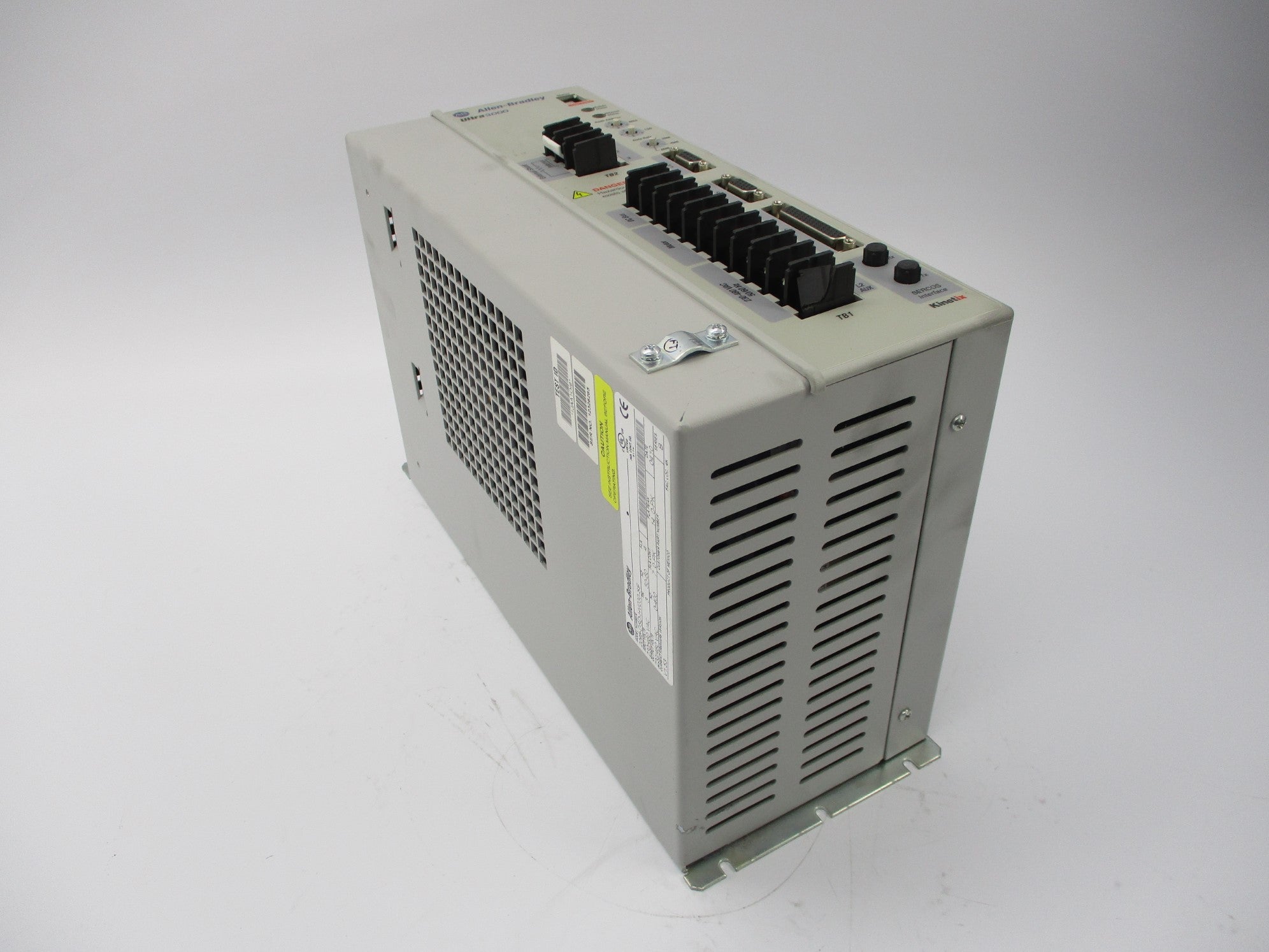 ALLEN BRADLEY 2098-DSD-HV030-SE SER. B F/W V1.53 NSNP