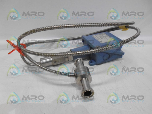 UNITED ELECTRIC H100-702 PRESSURE SWITCH (1/2" END) *NEW NO BOX*