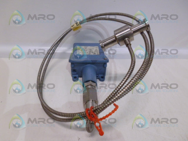 UNITED ELECTRIC H100-702 PRESSURE SWITCH (1/2" END) *NEW NO BOX*