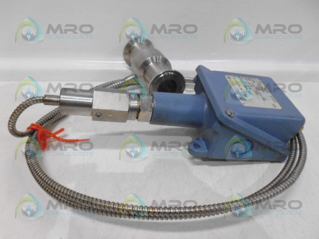 UNITED ELECTRIC H100-702 PRESSURE SWITCH (1" END) *NEW NO BOX*