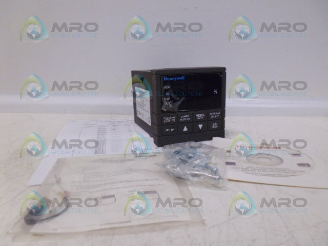 HONEYWELL UDC3300 DC330E-K0-2D0-20-0A0000-20-0 CONTROLLER *NEW IN BOX*